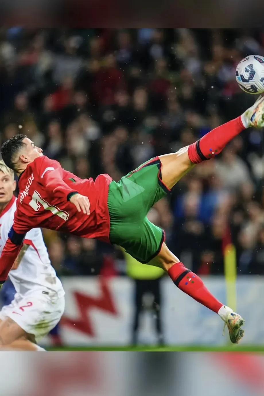 188体育-C罗压哨绝杀苏炳添，全场沸腾！经典一战再现传奇